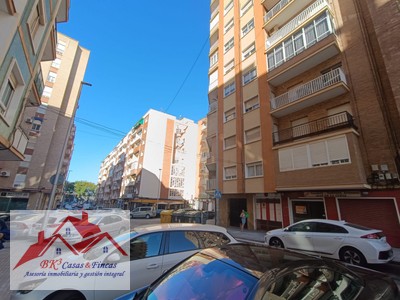 Piso en alquiler en Cartagena - Zona Estación - San Ginés, con 3 dormitorios, baño y balcón