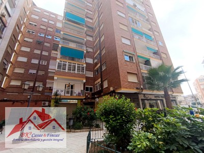 Piso en alquiler en Cartagena - Zona Estación - San Ginés, con 3 dormitorios, baño y balcón
