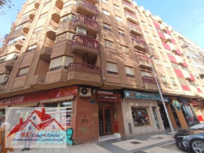 Piso en alquiler en Cartagena - Paseo Alfonso Xiii, con 4 dormitorios, baño, aseo, plaza de garaje y balcón