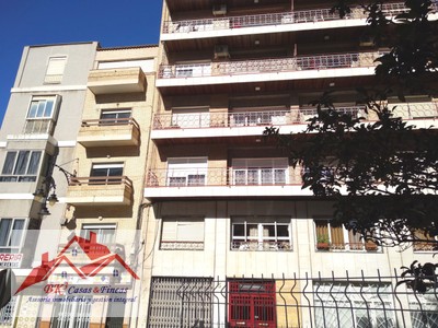 Apartamento en alquiler en Cartagena - Centro, con 2 dormitorios, baño y balcón
