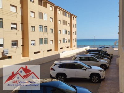 Apartamento en venta en La Manga Del Mar Menor, La Manga Del Mar Menor, con 1 dormitorio, baño, plaza de garaje y terraza