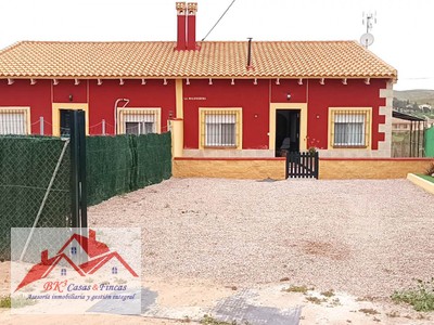 Casa de campo en alquiler en Los Puertos De Santa Babarba, con 3 dormitorios, 2 baños y plaza de garaje
