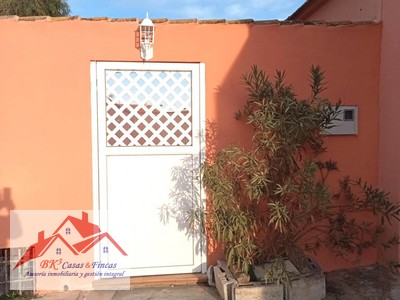 Adosado en alquiler en La Aparecida, con 3 dormitorios y baño