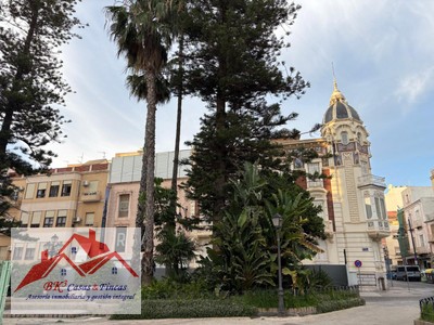 Piso en alquiler en Cartagena - Centro, con 4 dormitorios y 2 baños