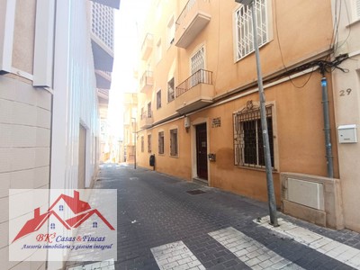 Piso en alquiler en Cartagena - Zona Bº Universitario, con 4 dormitorios y baño