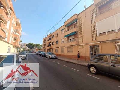 Piso en alquiler en Cartagena, Urb. Mediterraneo, con 4 dormitorios, baño y balcón