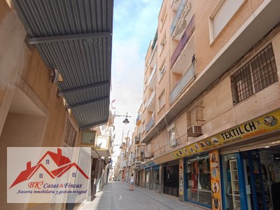 Piso en alquiler en Cartagena - Centro, con 4 dormitorios, baño y balcón