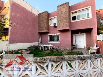 Duplex en venta en Molinos Marfagones, con 3 dormitorios, baño, aseo, plaza de garaje, terraza y terreno