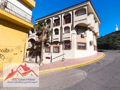 Piso en venta en Puerto Mazarron, con 2 dormitorios, baño, plaza de garaje, trastero y balcón