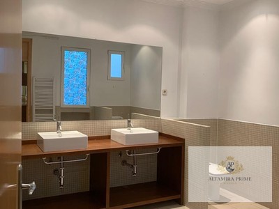 Piso en alquiler en Madrid, Lasgasca, con 1 dormitorio, baño y 3 balcones