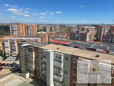 Piso en alquiler en Madrid, con 3 dormitorios y 2 baños