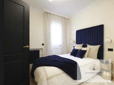 Piso en venta en Madrid, con 3 dormitorios, 3 baños, aseo y 3 balcones