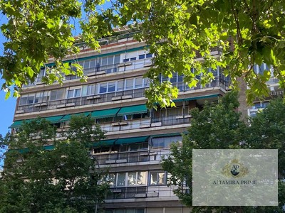 Piso en venta en Madrid, Francisco Silvela, con 5 dormitorios, 2 baños, aseo, trastero y terraza