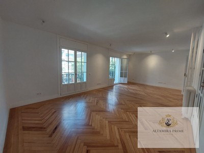 Piso en alquiler en Madrid, con 3 dormitorios, 2 baños y 2 balcones