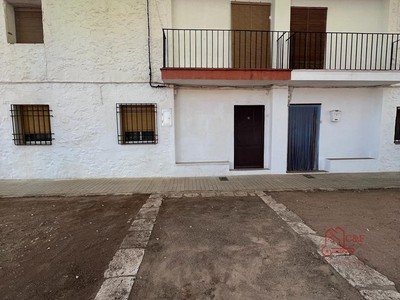 Casa en venta en Cinco Casas - Alcazar De San Juan, con 4 dormitorios, baño, aseo, plaza de garaje y trastero