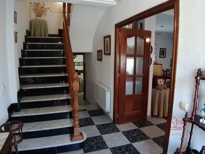 Casa en venta en Alcázar De San Juan, con 4 dormitorios, 2 baños y plaza de garaje