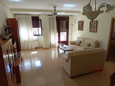 Piso en venta en Herencia, con 2 dormitorios, baño y plaza de garaje