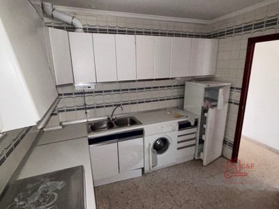 Piso en venta en Alcázar De San Juan, con 4 dormitorios y 2 baños