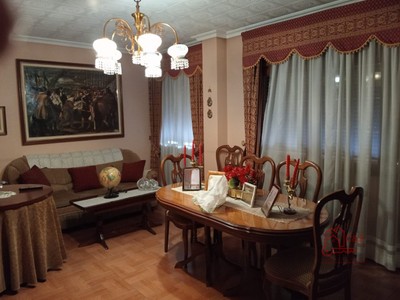 Piso en venta en Alcázar De San Juan, con 8 dormitorios, 2 baños y 3 balcones