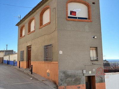 Casa en venta en Campo De Criptana, con 4 dormitorios y 3 baños
