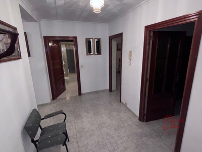 Casa en venta en Herencia, con 9 dormitorios, 2 baños, plaza de garaje, balcón y terraza