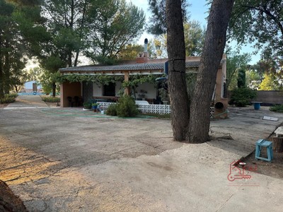 Casa en venta en Alcázar De San Juan, con 2 dormitorios, baño y terreno