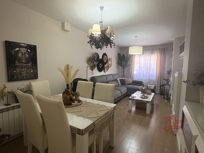 Piso en venta en Alcázar De San Juan, con 3 dormitorios, 2 baños, plaza de garaje, trastero y terraza