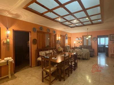 Casa en venta en Alcázar De San Juan, Policarpo Lizcano, con 9 dormitorios, 3 baños, plaza de garaje, trastero y 2 terrazas
