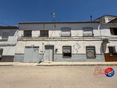 Casa en venta en Herencia, con 1 dormitorio y baño