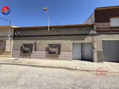 Casa en venta en Alcázar De San Juan, Calle Benavente 28 De Pedro Muñoz, con 2 dormitorios, baño y plaza de garaje