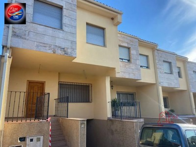 Chalet en venta en Villarrubia De Los Ojos, Calle El Alamillo, 24, con 4 dormitorios, 3 baños, plaza de garaje, trastero y terraza