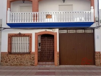 Casa en venta en Herencia, Avenida De La Encarnación, con 7 dormitorios, 2 baños, plaza de garaje y 2 terrazas