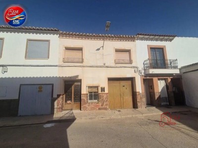 Casa en venta en Herencia, Calle Santa Lucía, con 8 dormitorios, 2 baños y plaza de garaje