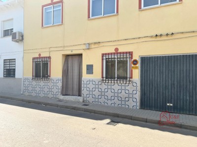Casa en venta en Herencia, Calle Ronda, con 3 dormitorios, 2 baños, plaza de garaje, trastero y 2 terrazas