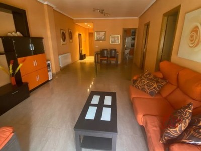 Piso en venta en Herencia, Avenida De Alcázar, con 2 dormitorios, baño, plaza de garaje y balcón