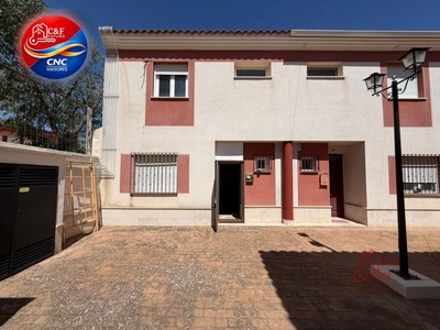 Chalet en venta en Tomelloso, Calle San Antonio, con 3 dormitorios, baño, aseo y trastero