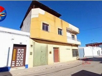 Adosado en venta en Tomelloso, Calle Nueva, con 4 dormitorios y 2 baños