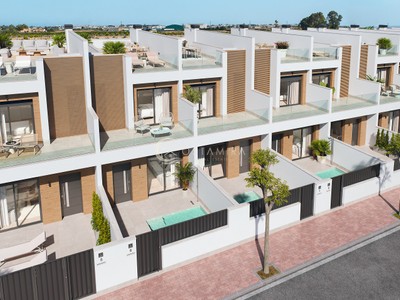 Viviendas con Jardín y Piscina en Venta a un paso del centro de San Pedro del Pinatar, Costa Cálida