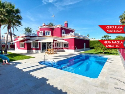 Chalet Independiente a la venta en Cabo Roig a 200m del mar, Costa Blanca