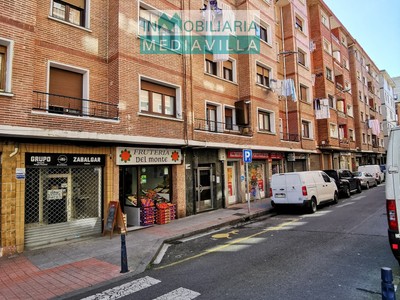 Local en venta en Portugalete, Carlos Vii, con baño