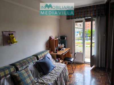Piso en venta en Portugalete, Casco Viejo, con 3 dormitorios, baño y balcón