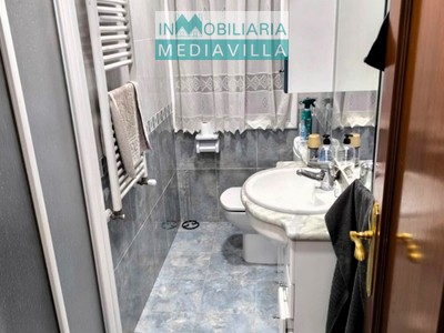 Piso en venta en Portugalete, Casco Viejo, con 3 dormitorios, baño y balcón