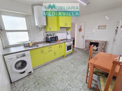 Piso en venta en Portugalete, Centro, con 4 dormitorios, baño y balcón