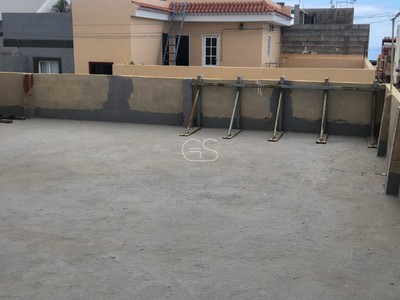 Edificio residencial en venta en Fraile, con 8 dormitorios, 3 baños, 4 balcones y terraza