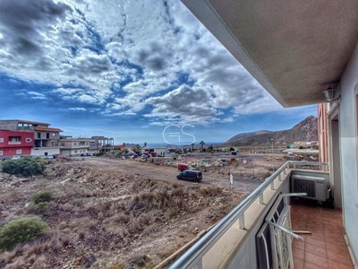 Apartamento en venta en Buzanada, con 2 dormitorios, baño y 3 balcones