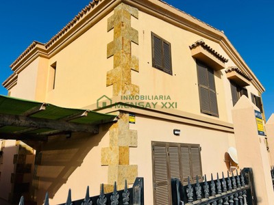 Chalet en venta en Puerto Del Rosario, La Hondura, con 3 dormitorios, 3 baños, plaza de garaje y terraza