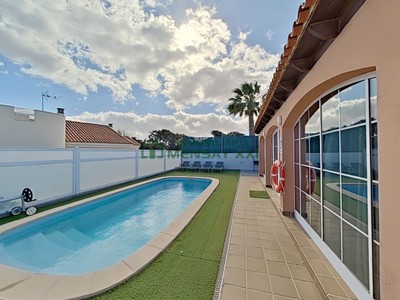 Chalet en venta en Caleta De Fuste, con 4 dormitorios, 2 baños, trastero y terreno