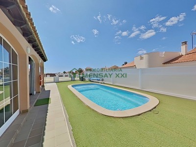 Chalet en venta en Caleta De Fuste, con 4 dormitorios, 2 baños, trastero y terreno
