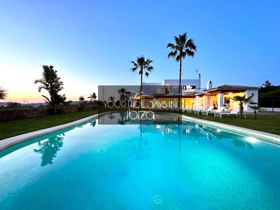 Holiday villa en holiday rentals en San Antonio, Benimussa, con 5 dormitorios, 7 baños, 5 plazas de garaje y terreno