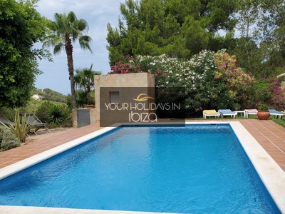 Chalet en seasonal rental en Sant Josep De Sa Talaia, Cala Tarida, con 5 dormitorios, 3 baños, 3 plazas de garaje y terreno